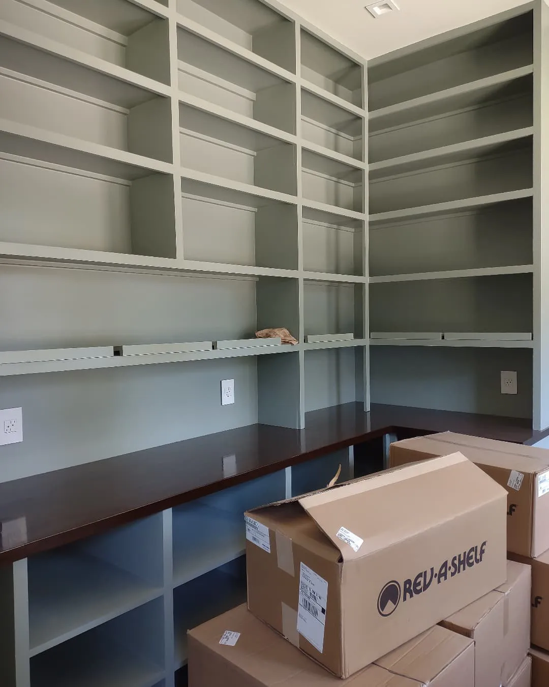 Sherwin Williams SW 9132 Acacia Haze в интерьере фото