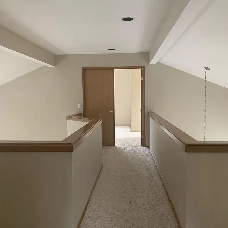 Sherwin Williams SW 7036 Accessible Beige в интерьере фото