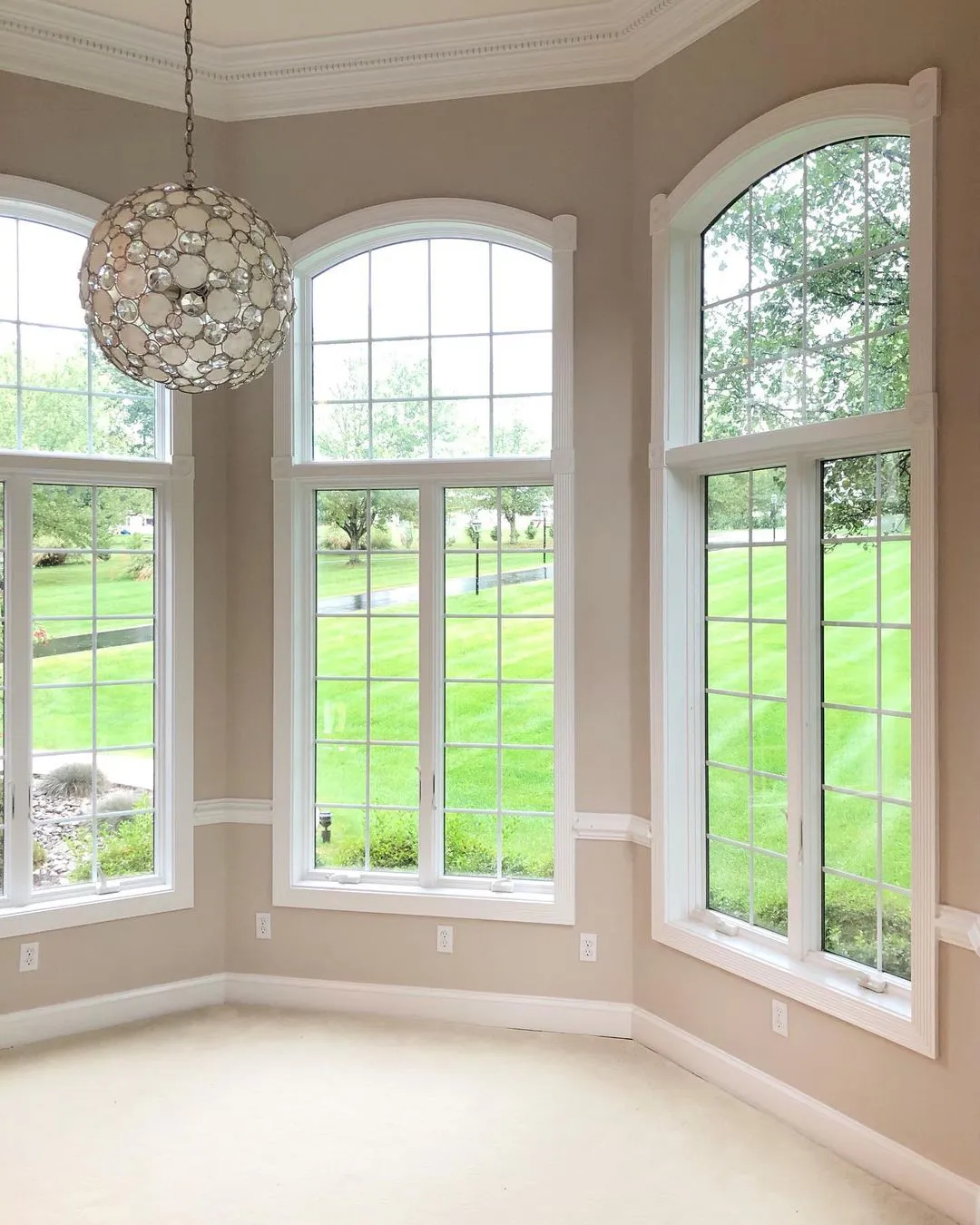 Sherwin Williams SW 7036 Accessible Beige в интерьере фото