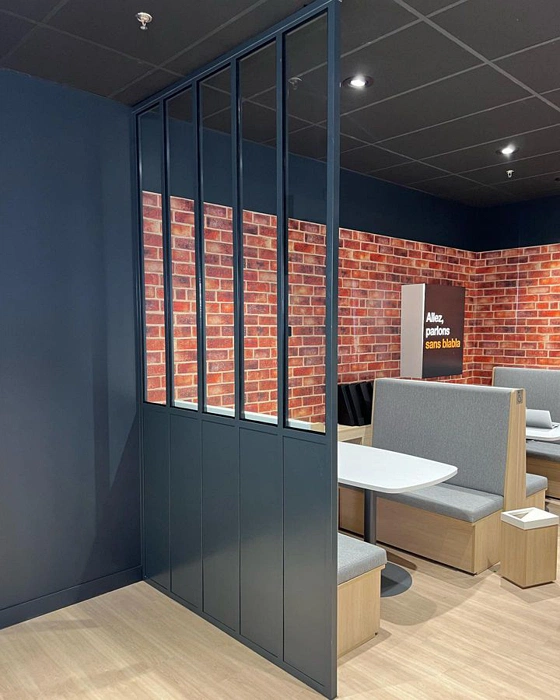 RAL 7016 перегородка в кафе