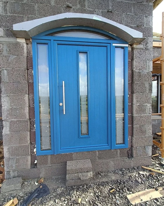 RAL Classic Лазурно-синий на входной двери