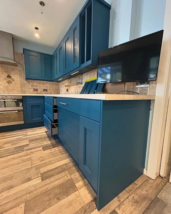 RAL Classic 5009 темно-синяя кухня