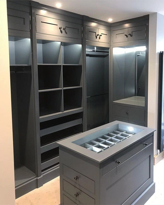 Basalt grey RAL 7012 в гардеробной