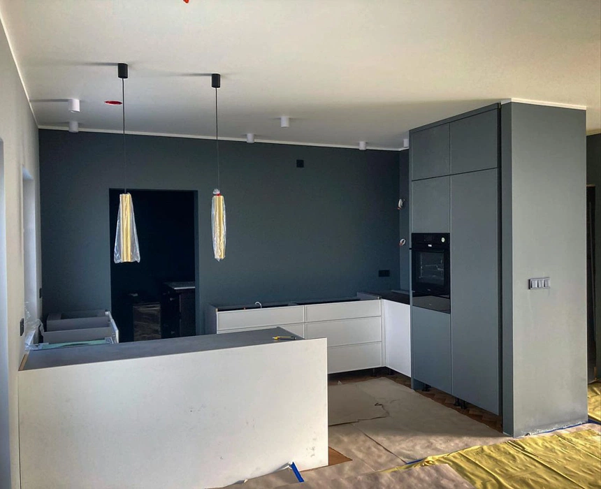 RAL 7012 серая кухня