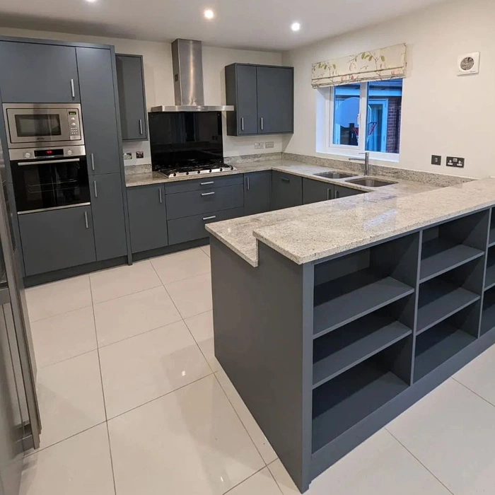 Basalt grey RAL 7012 темная серая кухня