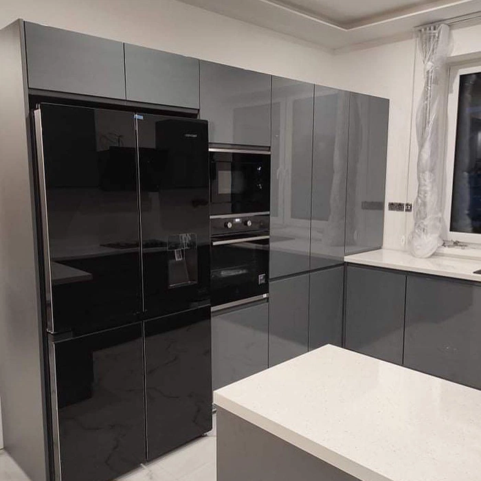 RAL 7012 глянцевая серая кухня