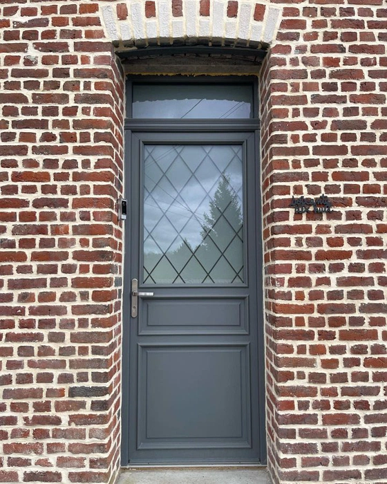 RAL 7012 входная серая дверь