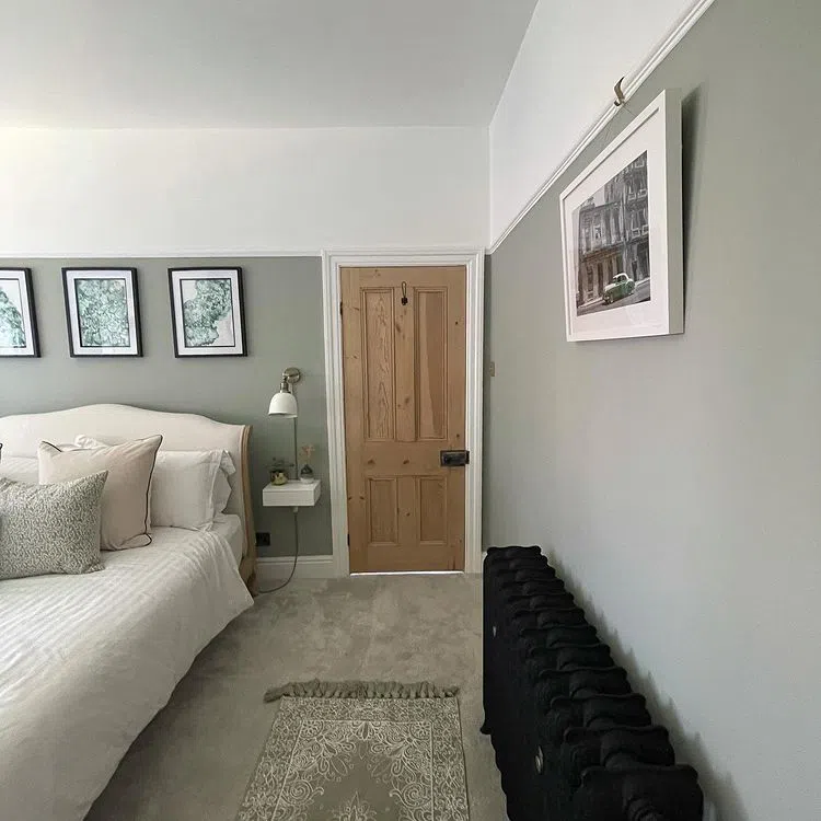 Спальная с фисташковыми стенами  и цветом Blue Gray