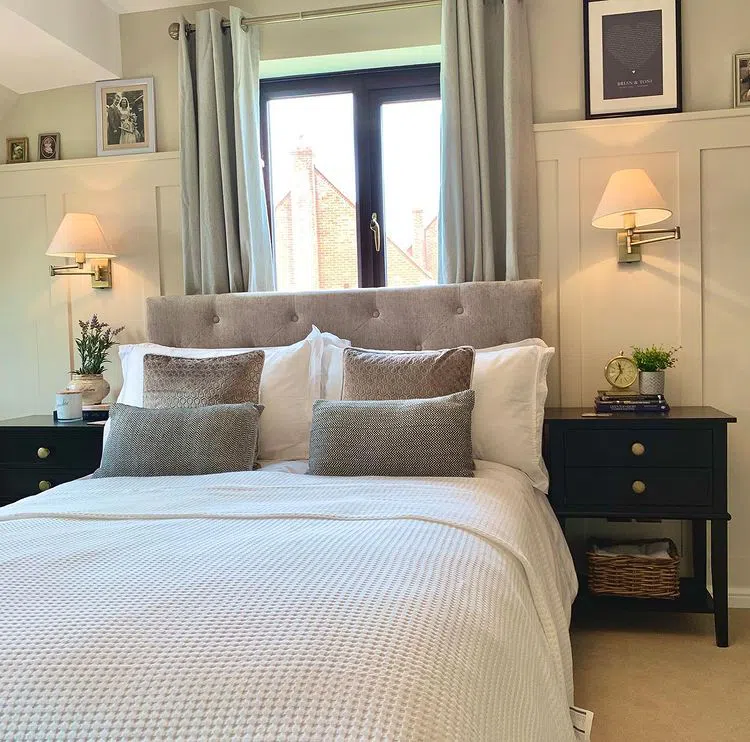 Спальная с классической отделкой и цветом Farrow and Ball Slipeer Satin