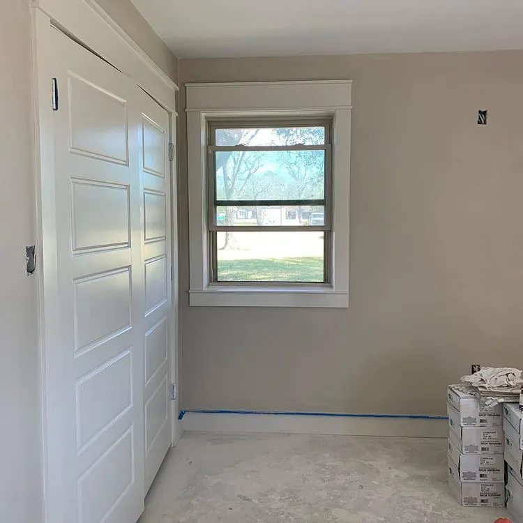 Sherwin Williams SW 7036 Accessible Beige в интерьере фото