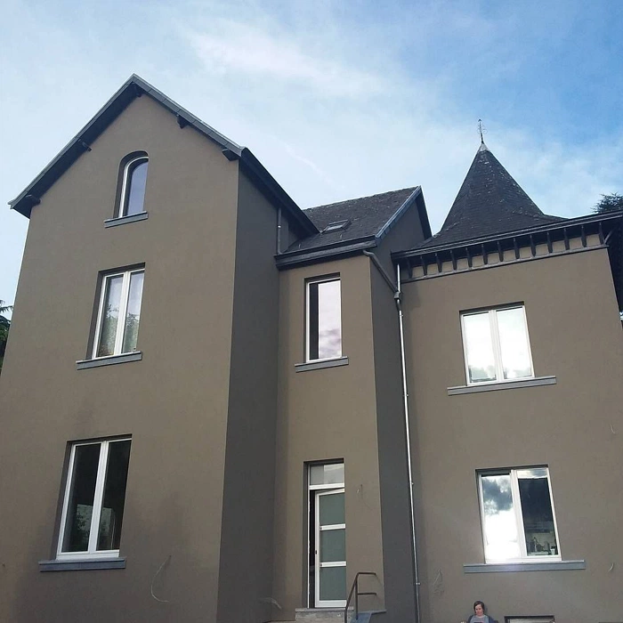 RAL 7006 на фасаде дома