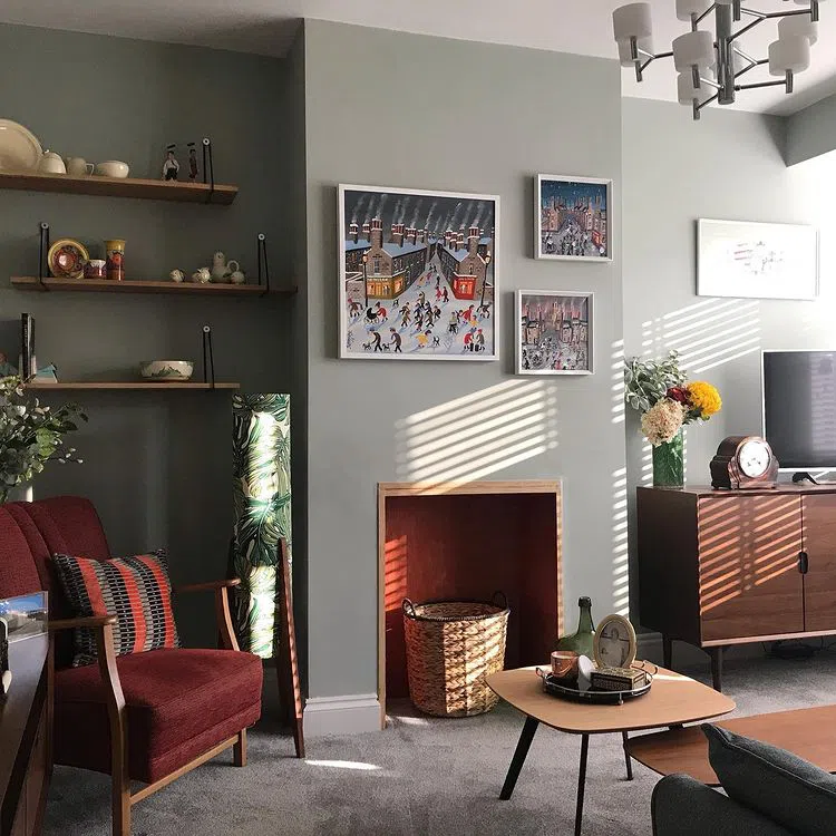 Эклектичный интерьер с серыми стенами Farrow and Ball Blue Gray