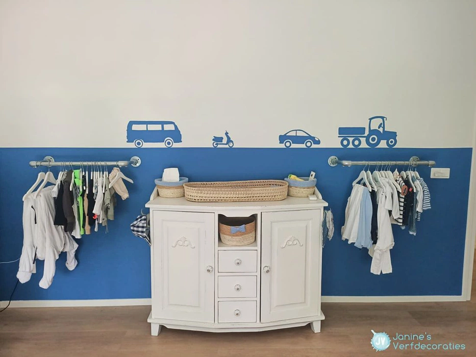 Color-block RAL 5007 в детской