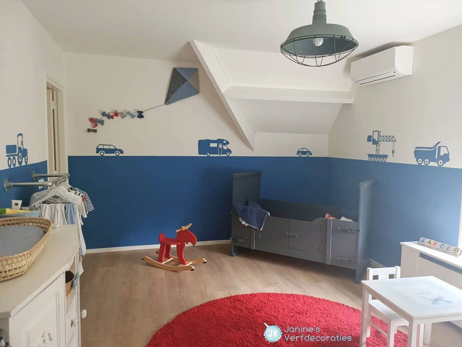 синие стены RAL 5007 в детской