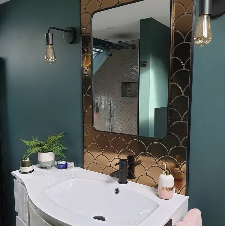 Бронзовая плитка с зелеными стенами Little Greene Harley Greene