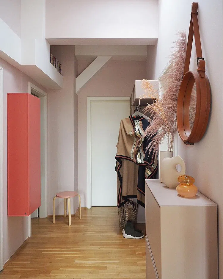 Стильный интерьер с цветом Farrow and Ball Calamine