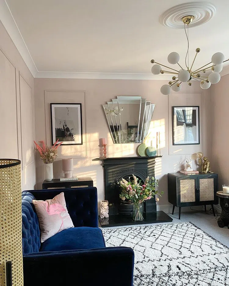 Красивый интерьер с розовыми стенами Calamine