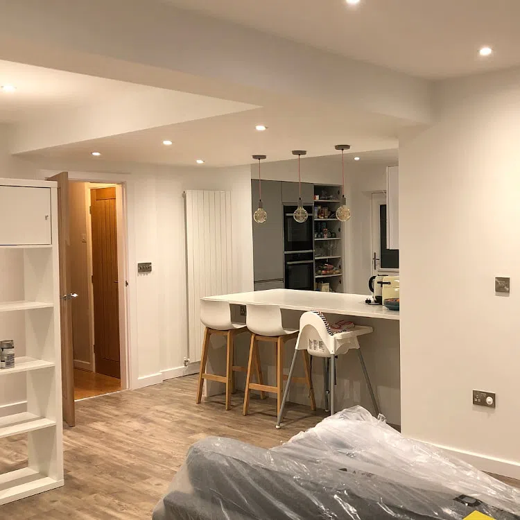 Кухня в современном стиле с белыми стенами Dulux Chiffon White 4