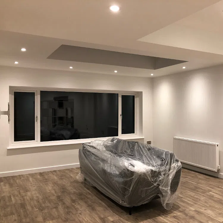 Белая гостиная со стенами Chiffon White 4