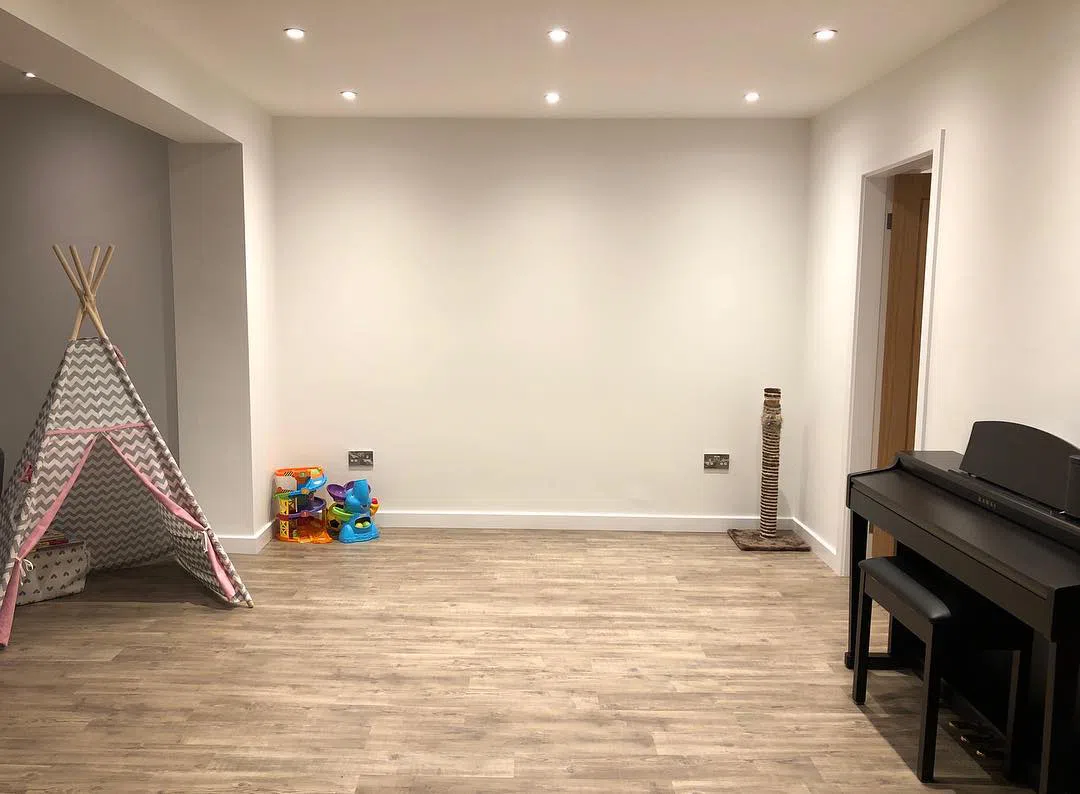 Ремонт в комнате с белыми стенами Chiffon White