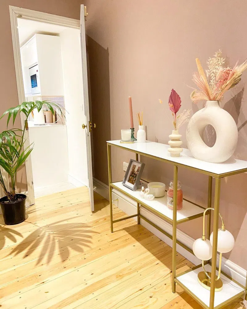 Фото розовых стен при искусственном освещении Little Greene 3