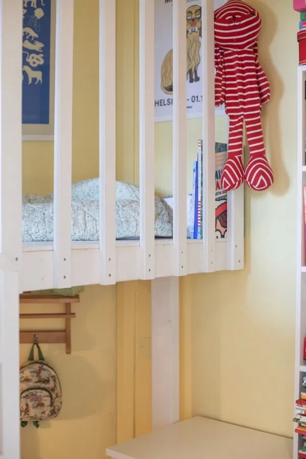 Желтые стены H303 Мажор в детской