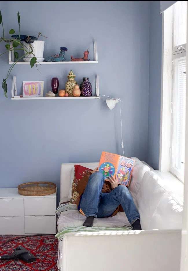 Скандинавский интерьер с голубыми стенами J490 Дождь