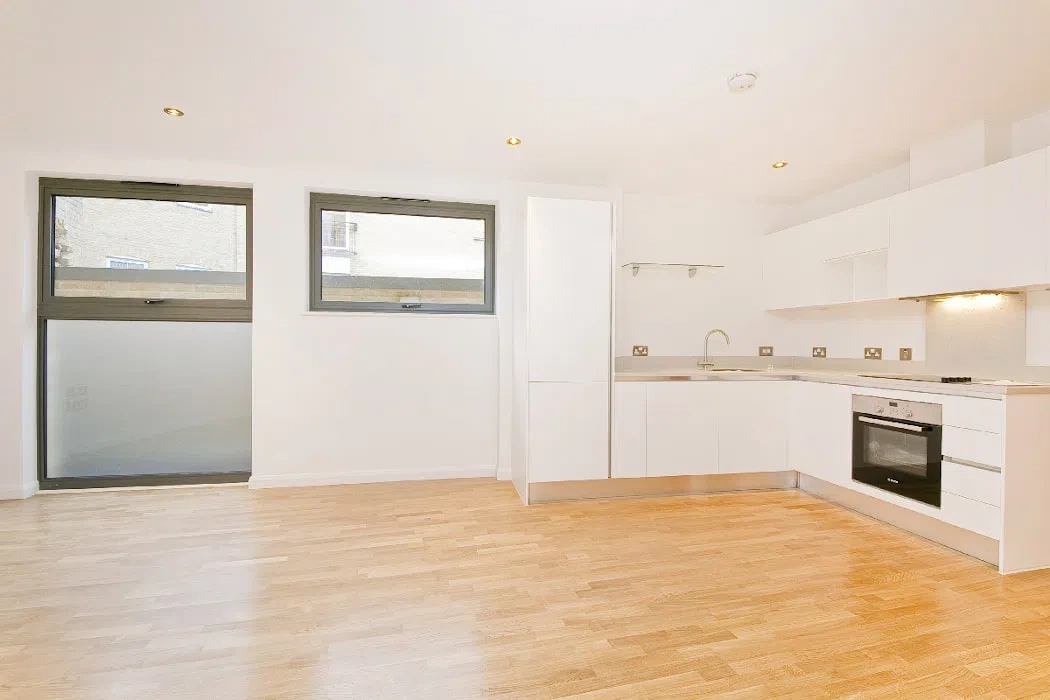 Кухня с белыми стенами Dulux Chiffon White 4