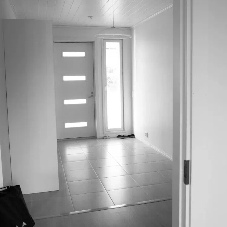 Светло-серый коридор Tikkurila F500 Ангел