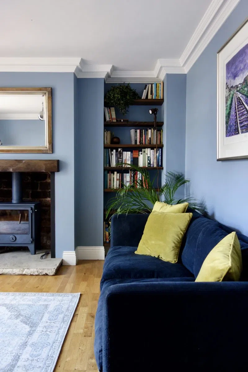 Гостиная с серо-голубыми стенами Grey Stone Little Greene