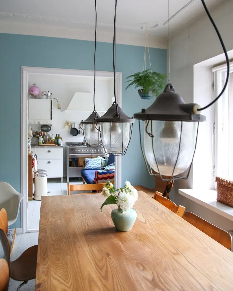 Интерьер гостиной с морским цветом H440