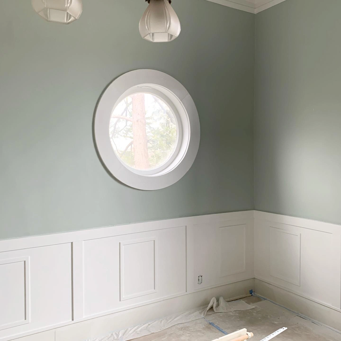 Sherwin Williams SW 6205 Comfort Gray в интерьере фото