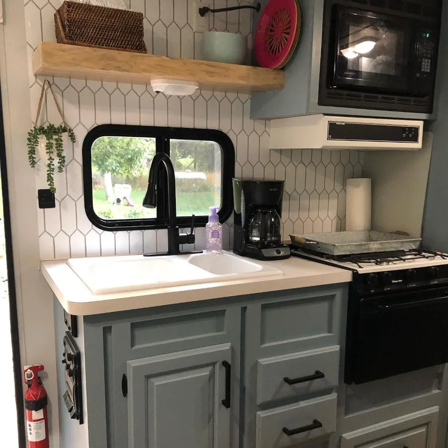 Sherwin Williams SW 9139 Debonair в интерьере фото