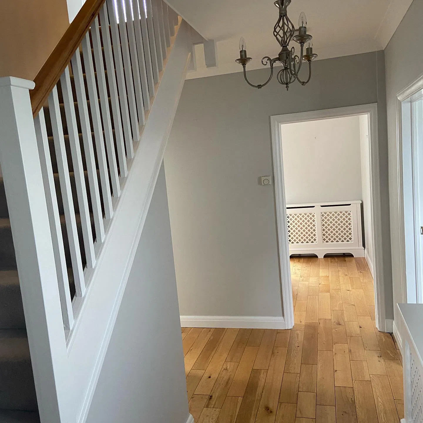 Ремонт в коридоре с цветом стен Farrow and Ball Dimpse 277