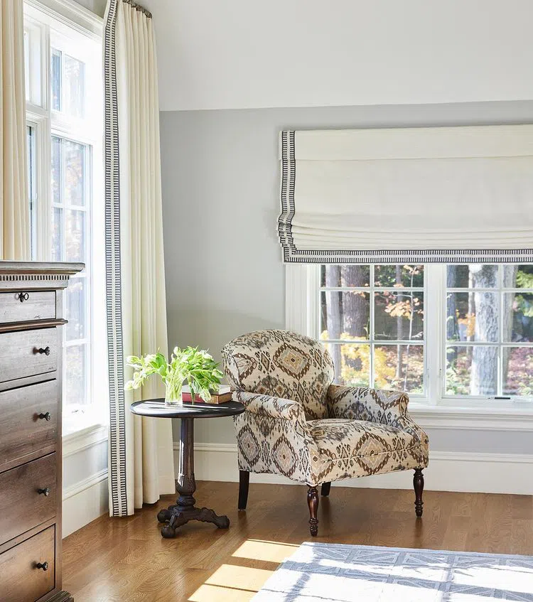 Современный интерьер с серыми стенами Farrow and Ball Dimpse