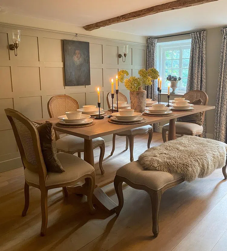 Стильный интерьер с цветом стен Hardwick White Farrow and Ball