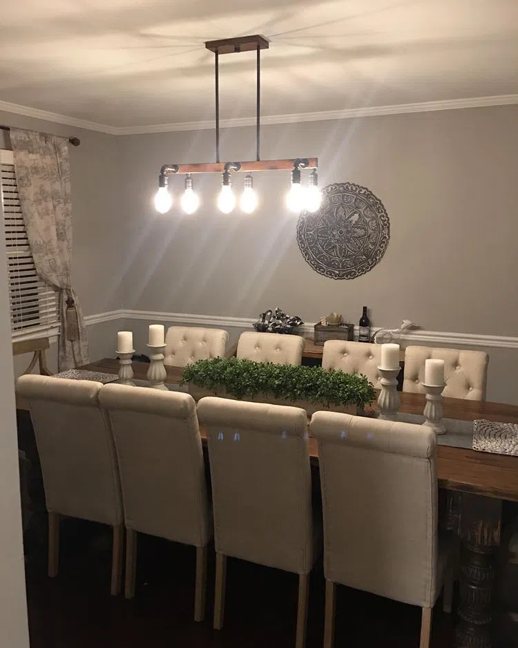 Обеденная зона с серыми стенами Benjamine Moore Smoke Embers