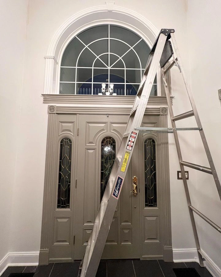 Sherwin Williams SW 7640 Fawn Brindle в интерьере фото