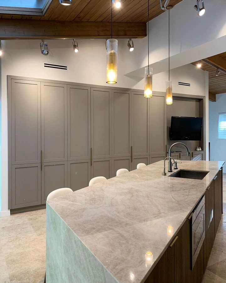 Sherwin Williams SW 7018 Dovetail в интерьере фото