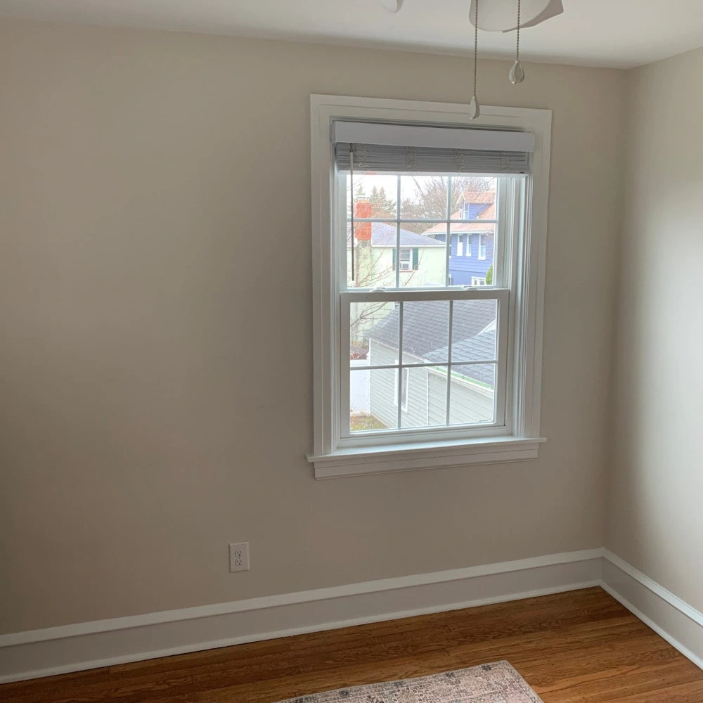 Sherwin Williams SW 7010 White Duck в интерьере фото