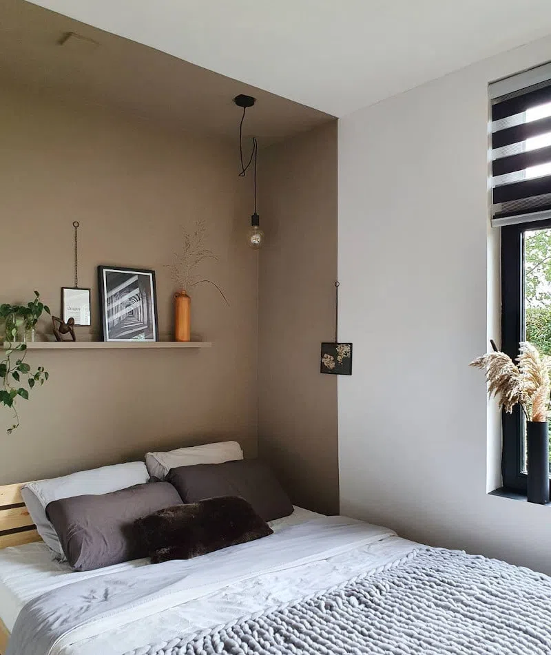 Спальная в стиле color-block со стенами 10YY 30/106 Dulux