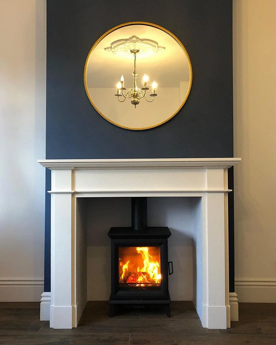 Синяя акцентная стена Dulux Breton Blue 30BB 10/112