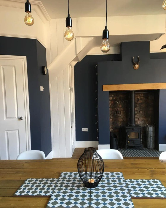 Темно синяя гостиная Dulux Breton Blue 30BB 10/112