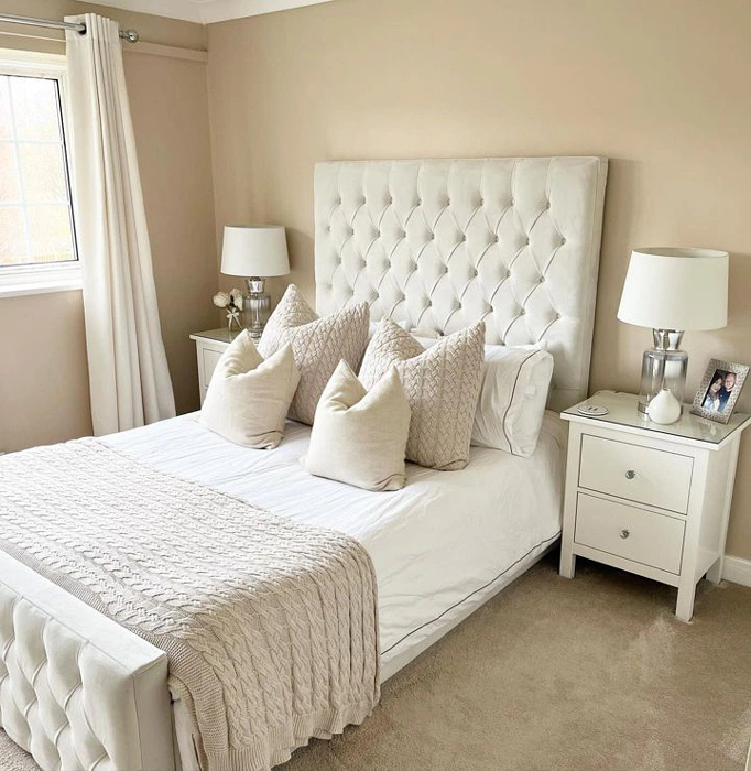 Dulux 10YY 59/111 в интерьере спальни