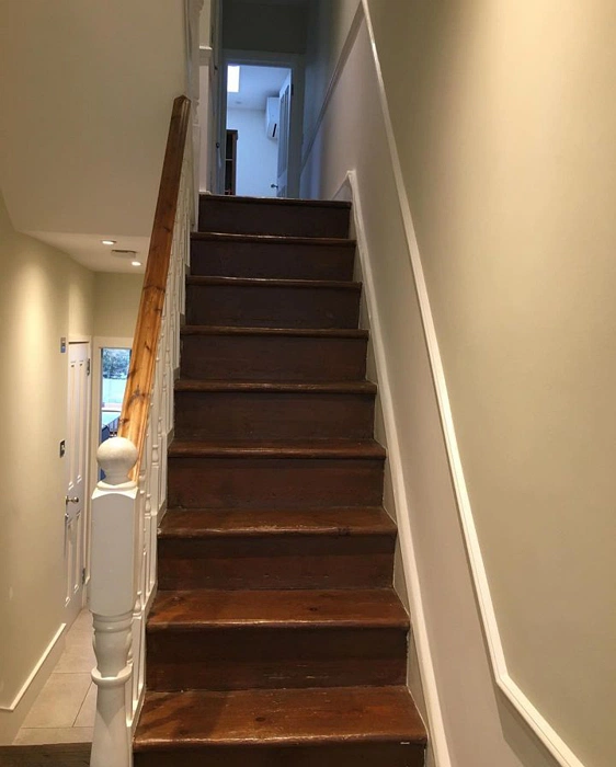 Dulux Cornish Clay 70YY 73/083 бежевые стены в коридоре