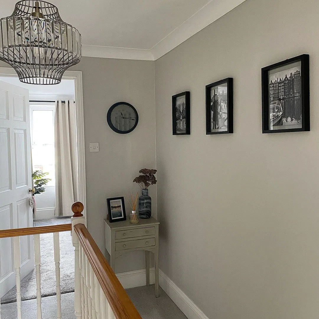 Серый коридор Dulux Dusted Moss 2