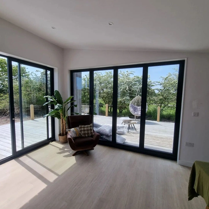 Светлый серый цвет Dulux Mallow White на кухне