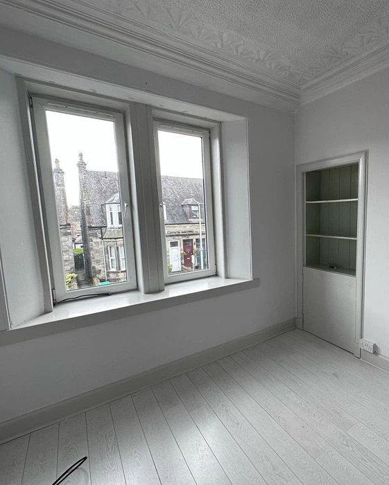 Светлый серый Dulux Mallow White 10RR 83/009 