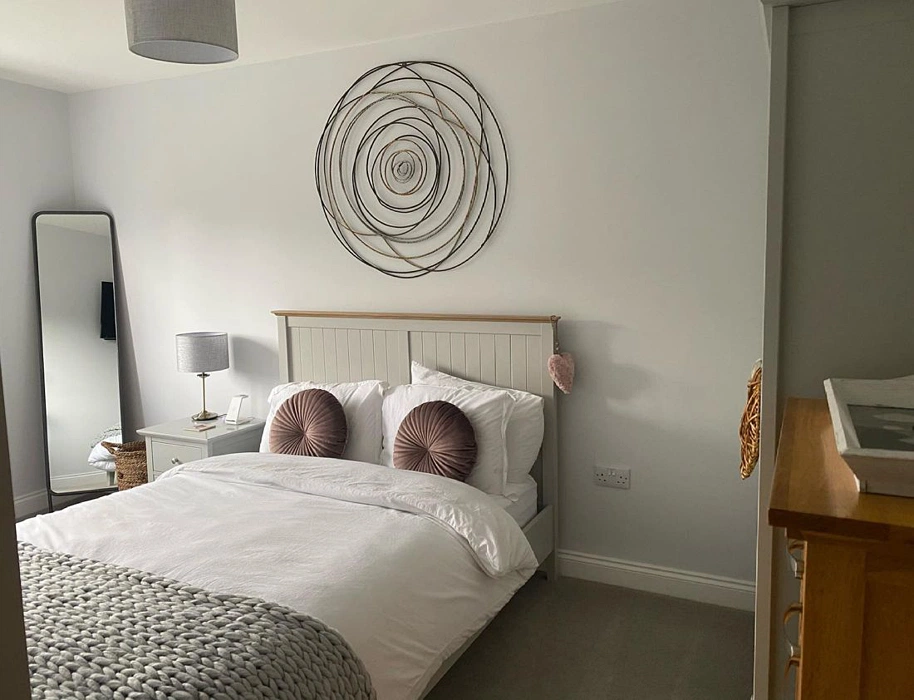 Dulux Nova White 10bb 83/017 в спальне