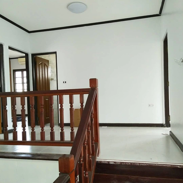 Dulux Nova White 10bb 83/017 в коридоре